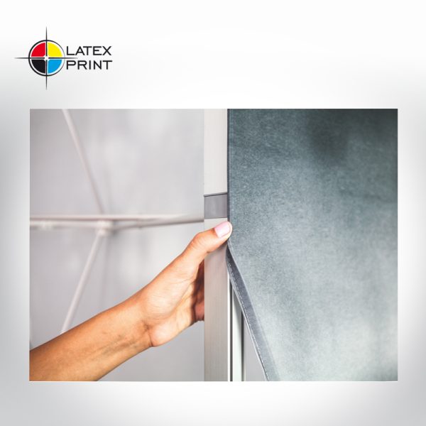 ścianka tekstylna typu popup z grafiką tekstylną HOPUP