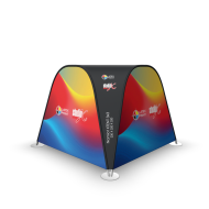 Produkt wystawienniczy, za pomocą którego zaaranżujesz wygodne i praktyczne stoisko. skuteczny nośnik treści reklamowej. Wszystko za sprawą wydruków, którymi pokryjemy dach i ściany boczne. Umieścimy na nich twoje spersonalizowane grafiki. Dzięki temu wyeksponujesz markę i umocnisz jej wizerunek w świadomości potencjalnych klientów.