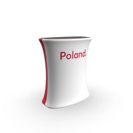Grafika promocyjna prezentująca oznakowanie zgodne z wytycznymi Marki Polskiej Gospodarki Poland Business Forward, przeznaczony dla firm korzystających z dofinansowania FENG 2.25. Widoczne panele w pozycji poziomej, logotyp programu oraz komunikat sprzedażowy podkreślają zastosowanie grafiki jako elementu identyfikacji wizualnej stoisk targowych i wystawienniczych przedsiębiorców.