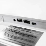 Monitor reklamowy 32' z baterią – mobilny system prezentacji bez kabli - obrazek 2