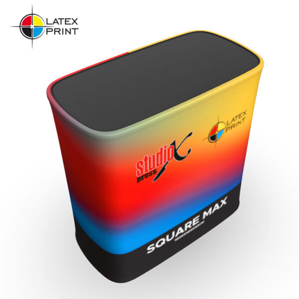 Innowacyjna trybunka reklamowa SQUARE MAX z systemem pneumatycznym, błyskawiczny montaż bez narzędzi, unikalny kształt i trwały druk sublimacyjny, idealna lada na targi i eventy, sprawdź ofertę producenta Studio X Press